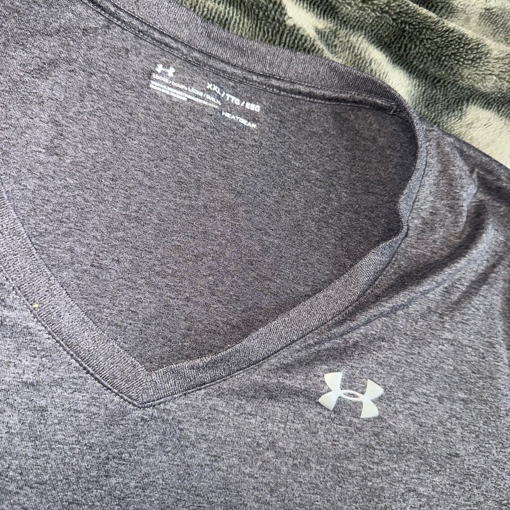 Under Armour XXL vneck athletic shirt